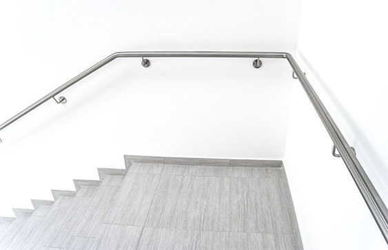 Main courante Escalier Inox et bois : Intérieur ou extérieur
